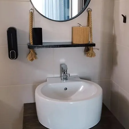 بيت ضيافة Viila S'un Sfert 4*