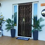 Viila S'un Sfert 3*